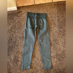 LIKE NEW NVGTN LEGGINGS